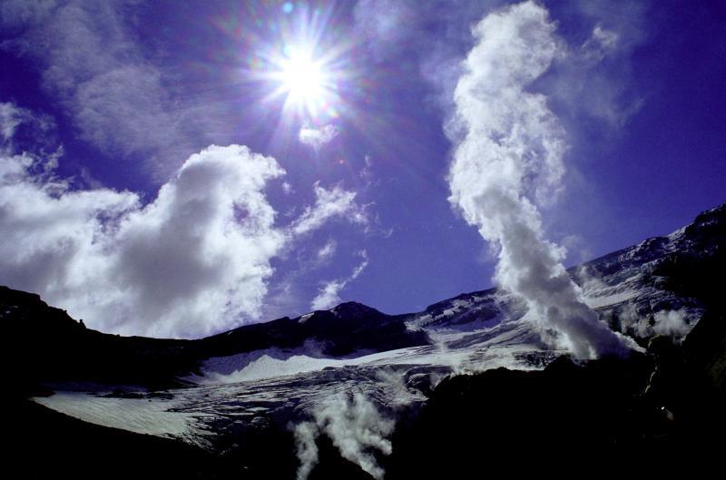 Вулкан Мутновский на Камчатке проявляет признаки повышенной сейсмичности . Фото: Виктор Гуменюк