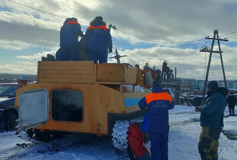 Пропавший вездеход с пассажирами обнаружили спасатели на севере Камчатки. . Фотография 6