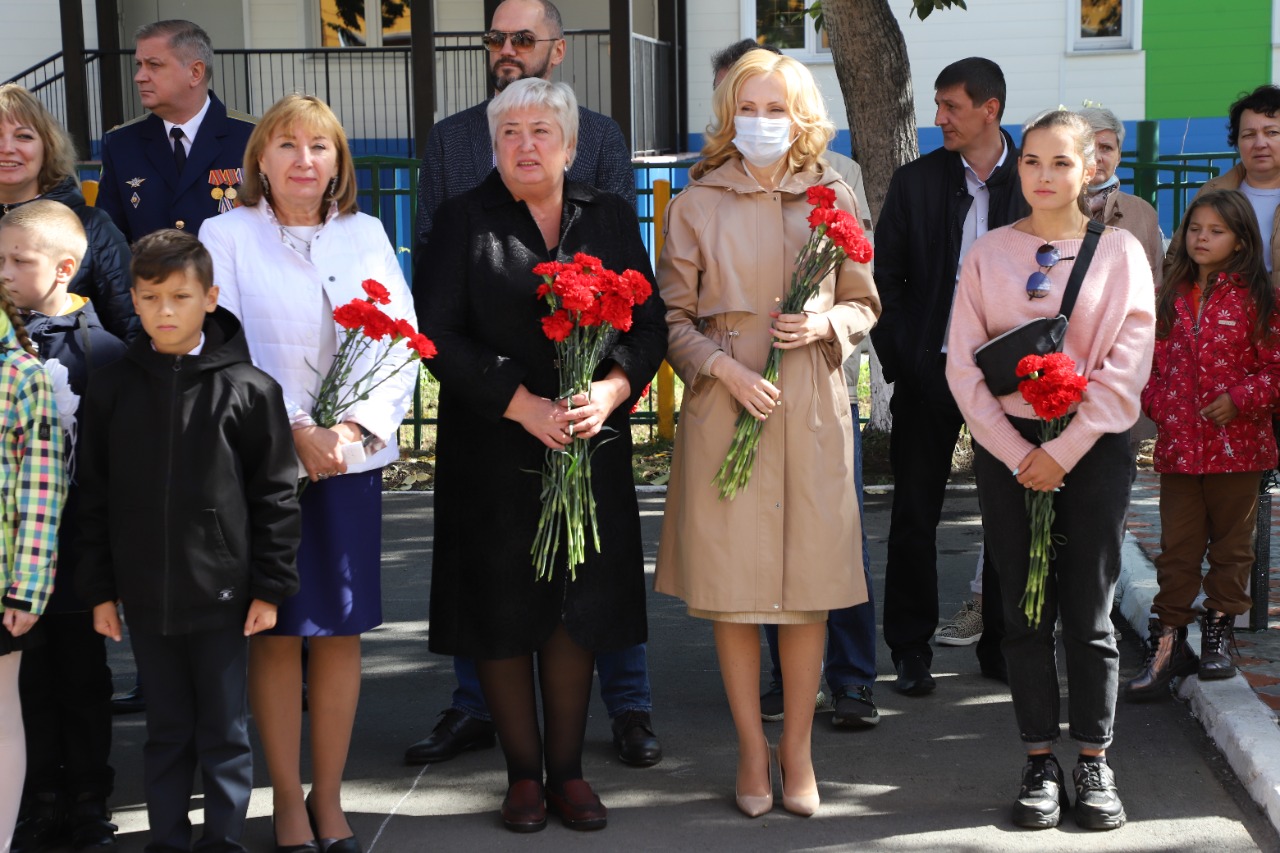 Имя героя увековечено: на здании елизовской школы №9 установлена  мемориальная доска в память о Романе Федине – ИА Камчатка