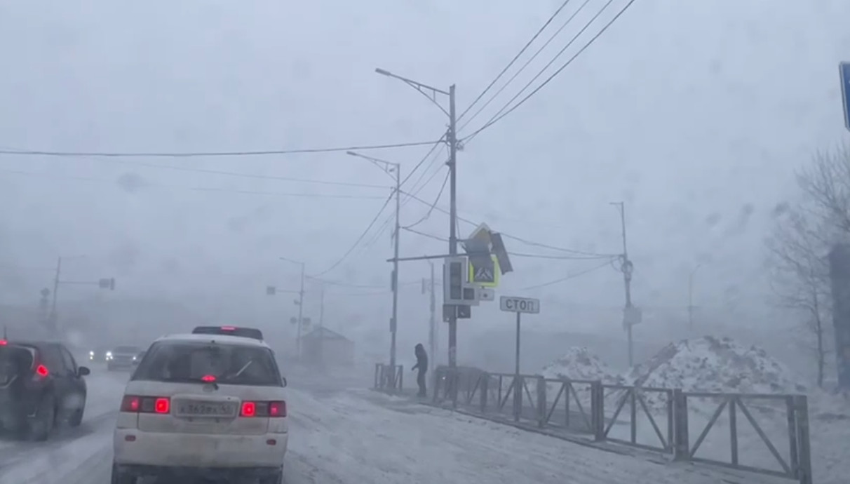 Циклон с ураганным ветром продолжает диктовать условия жизни для жителей  юга Камчатки – ИА Камчатка