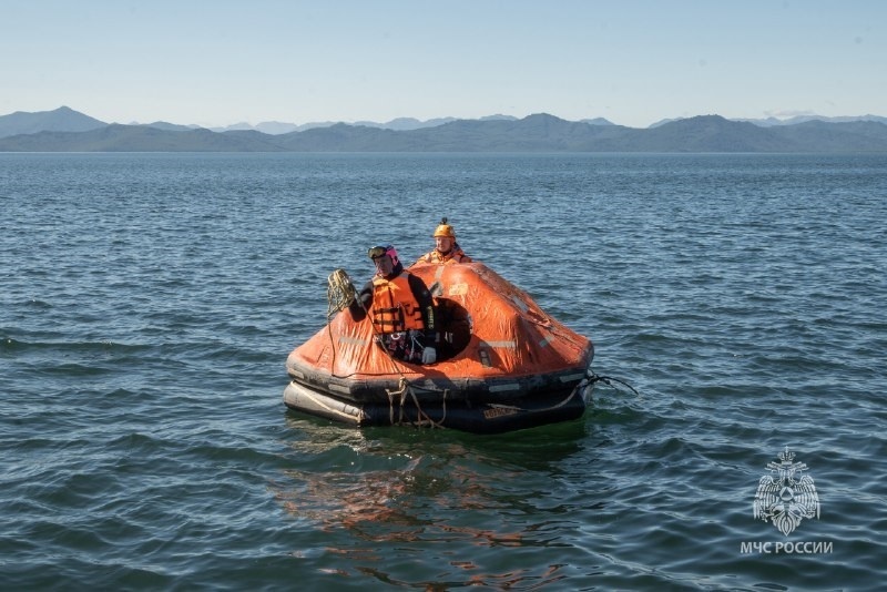 Учения МЧС: На Камчатке потерпело крушение рыболовецкое судно. Фото: 41.mchs.gov.ru. Фотография 3