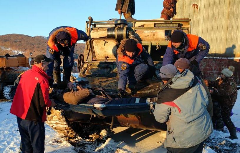 Пропавший вездеход с пассажирами обнаружили спасатели на севере Камчатки. . Фотография 8
