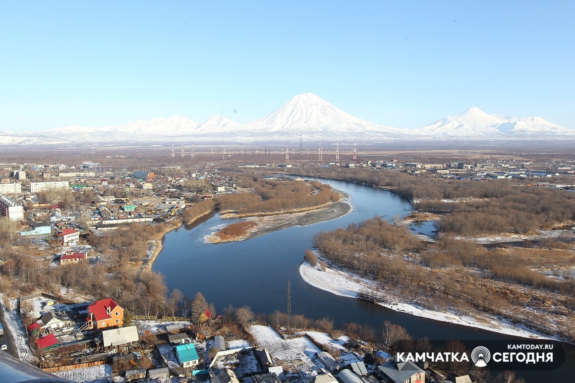 Какой день в петропавловске камчатском. Елизово Камчатка. Поселок Елизово Камчатский край. Поселок Авача Камчатка. Петропавловск-Камчатский город Елизово.