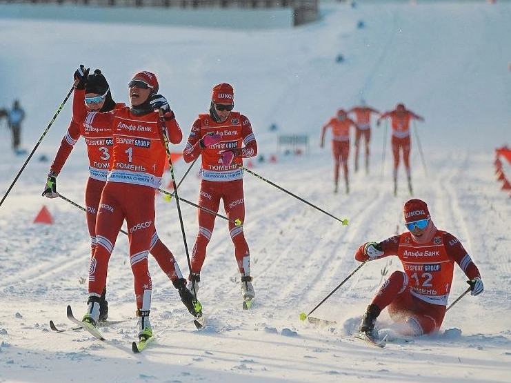 Представители камчатской школы лыжного спорта открыли сезон с победного пьедестала. Фото: t.me/NikaStepp01 / t.me/minsportkam41. Фотография 1