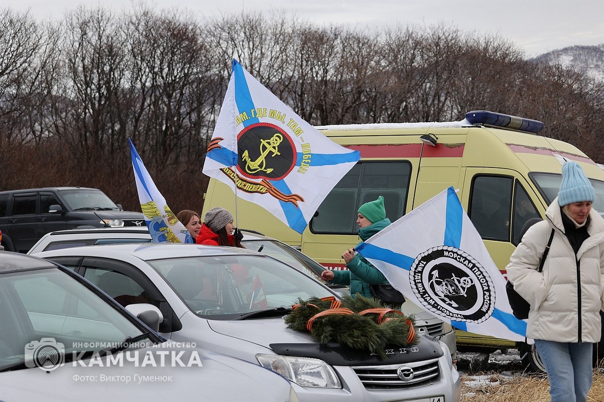 Заплыв участников федерации зимнего плавания на Камчатке приурочили ко Дню  морской пехоты России – ИА Камчатка