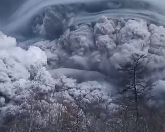 Вулкан Шивелуч на Камчатке: хроника извержения. Фото: Дмитрий Левин