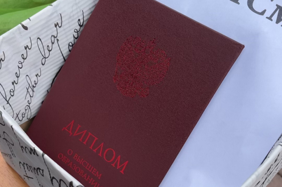 Дипломы вручили студентам и курсантам КамчатГТУ в центре Петропавловска. Фото: t.me/minrybhozKK, свту.рф. Фотография 11