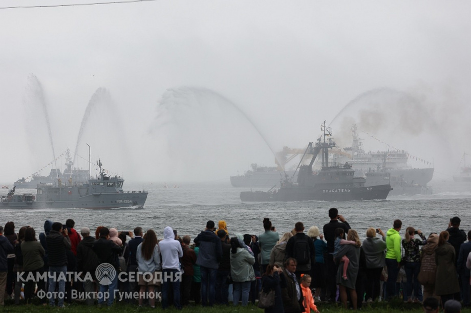 День Военно-Морского Флота в центре Петропавловска-Камчатского. Фоторепортаж. фото: Виктор Гуменюк. Фотография 60