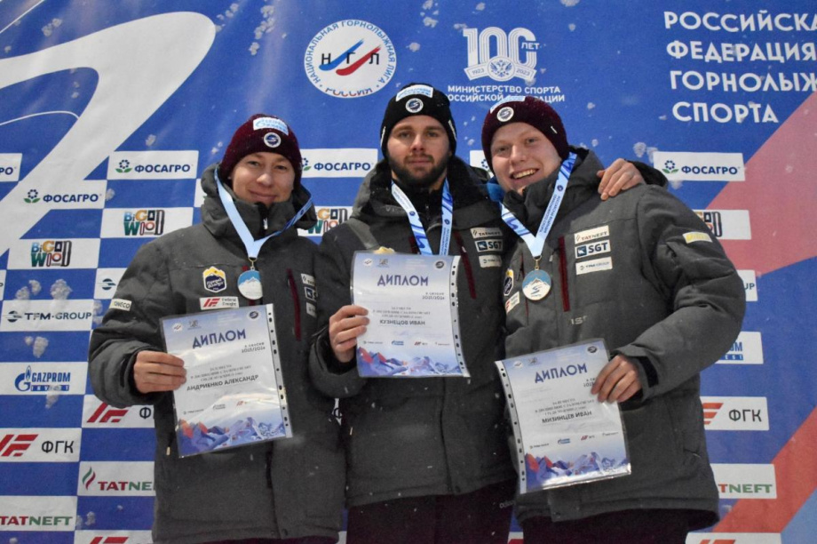 Призы и сувениры закупили для членов Федерации горнолыжного спорта Камчатки. 