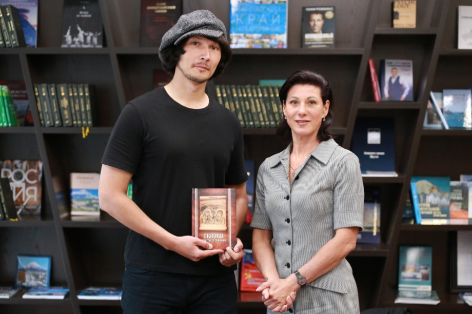 Писатель из Паланы Кирилл Косыгин представит свои сказки на конкурсе в Уфе. Фото: zaksobr.kamchatka.ru. Фотография 1