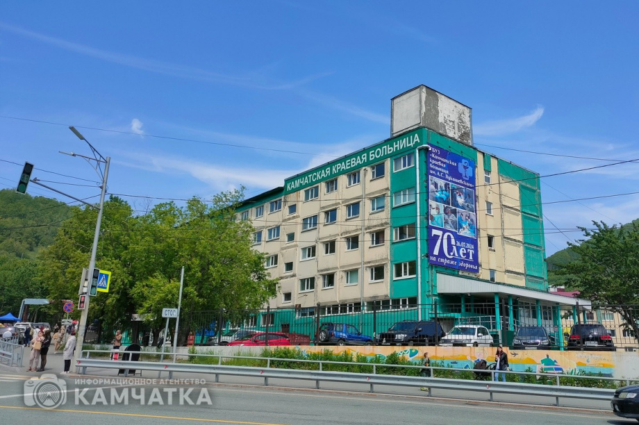 Ирина Яровая поздравила коллектив главной больницы Камчатки с 70-летием. Фото: Олеся Сурина