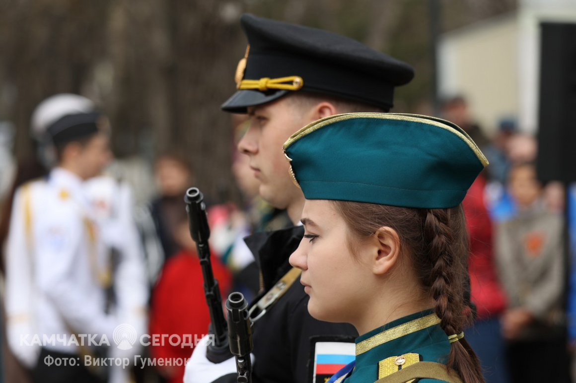 Торжественный митинг «Помним и гордимся» прошел в Елизове. Фоторепортаж. фото: Виктор Гуменюк. Фотография 27