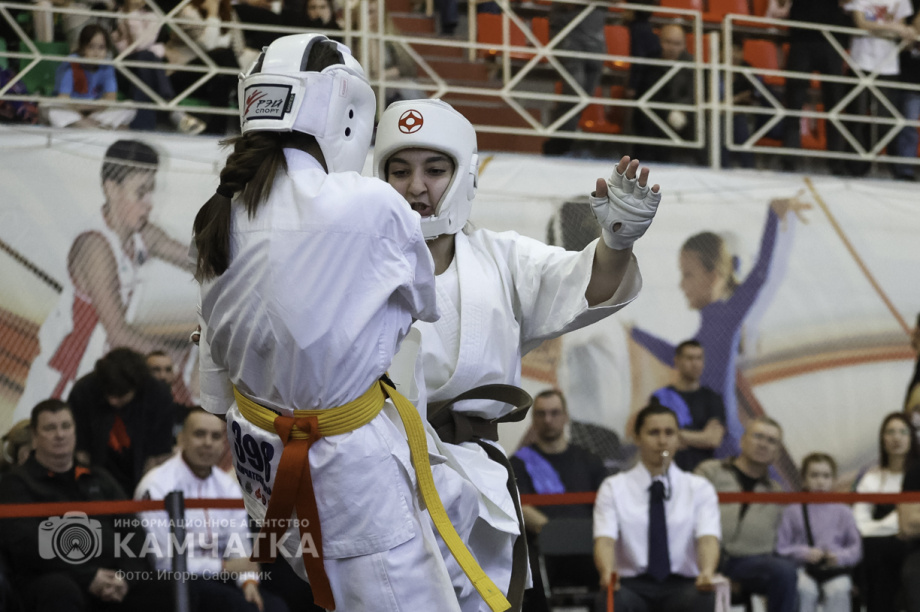 На Камчатке состоялся Чемпионат и первенство ДФО по каратэ-киокусинкай (фоторепортаж). Фото: «Камчатка Сегодня» \ Игорь Сафончик. Фотография 55
