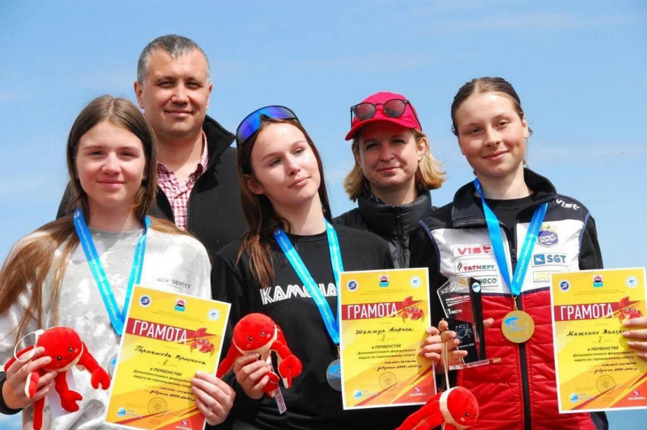 11 золотых медалей завоевали камчатские горнолыжники. Фото: t.me/minsportkam41. Фотография 5