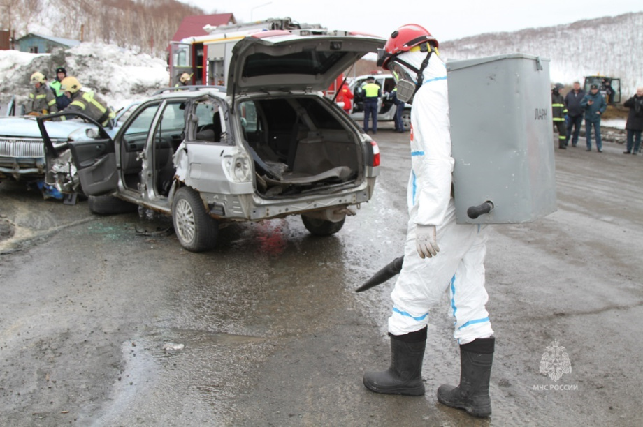 На Камчатке прошли учения по ликвидации последствий ДТП. Фото: МЧС РФ по Камчатскому краю  . Фотография 1