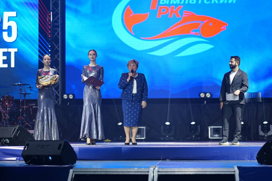 Сотрудники Тымлатского рыбокомбината получили благодарственные письма от Ирины Яровой. фото: пресс-служба Ирины Яровой. Фотография 3