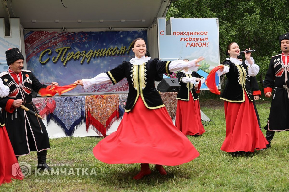 Мы славяне! — народное гуляние в Елизово было ярким и позитивным. Фото: ИА «Камчатка» \ Виктор Гуменюк. Фотография 20