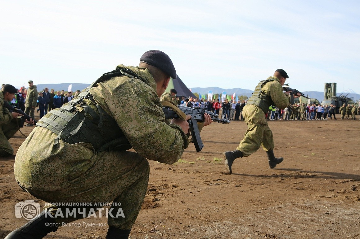 День морской пехоты отмечают на Камчатке. Фотоподборка. Фото: Виктор Гуменюк. Фотография 25