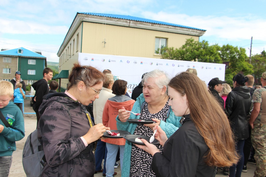 Первый гастрономический фестиваль «Маракуйя» в посёлке Озерновский собрал около 500 гостей. Фото: ФГБУ «Кроноцкий государственный заповедник». . Фотография 47