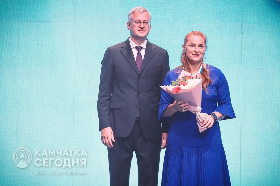 Владимир Солодов вручил награды героям, чемпионам и многодетным семьям Камчатки. . Фотография 9
