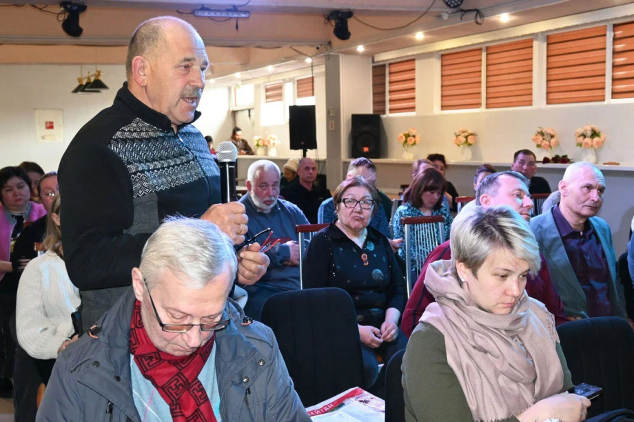 Депутаты краевого законодательного собрания представили отчет перед жителями Паланы за 2025 год. Фото: Заксобрание Камчатского края. Фотография 2