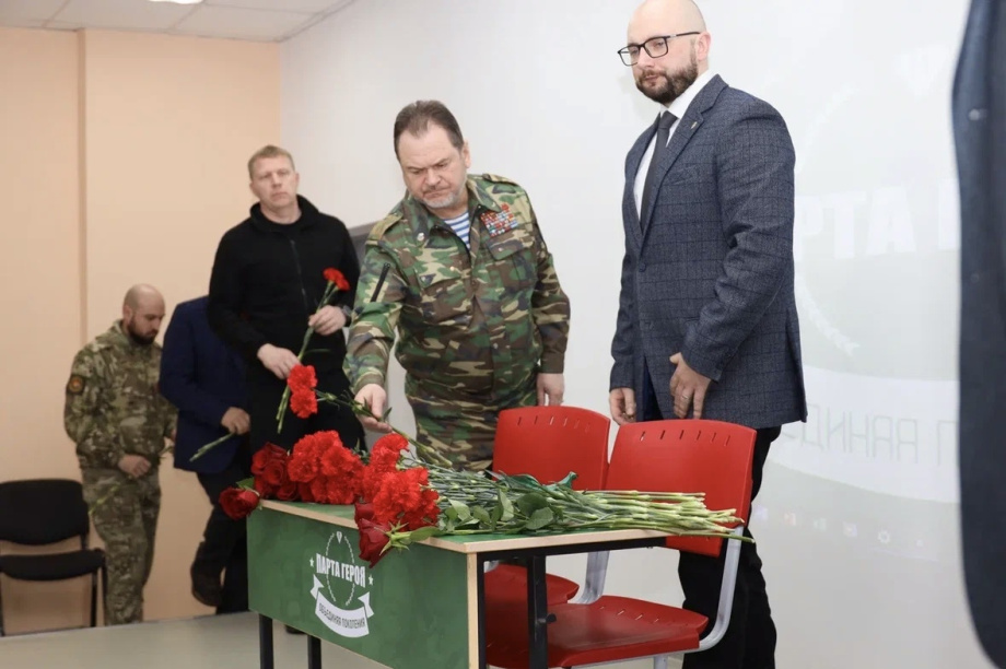 Парту Героя Сергея Яковлева открыли в камчатской школе. Администрация Елизовского МО. Фотография 4