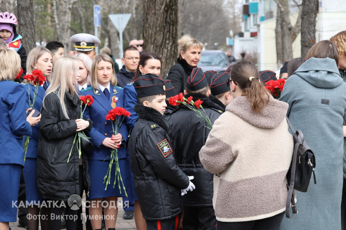 Торжественный митинг «Помним и гордимся» прошел в Елизове. Фоторепортаж. фото: Виктор Гуменюк. Фотография 23