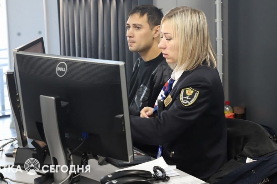 Убрать лазейку: Авиапассажиров с Камчатки хотят наказывать рублём за «помощь» в перевозке икры. Фото: ИА «Камчатка»  . Фотография 2