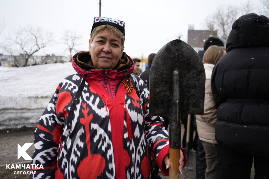 Четвёртый весенний субботник прошёл в Петропавловске-Камчатском. ИА Камчатка. Фотография 2