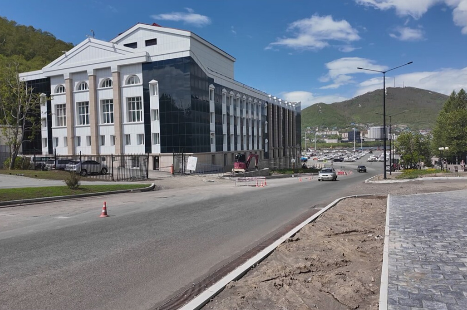 В краевой столице полным ходом идет сезон благоустройства . kamgov.ru