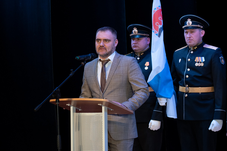 Олег Бондаренко официально вступил в должность главы Вилючинска. Фото: ИА "Камчатка". Фотография 9