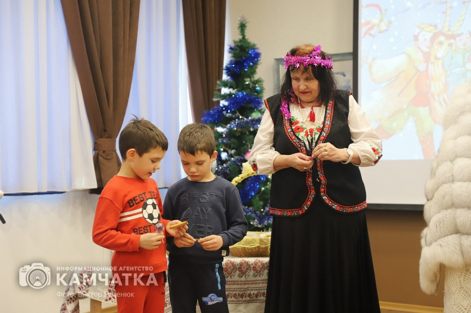 Святочные традиции вспоминали в краевой библиотеке Камчатки. Фото: Виктор Гуменюк. Фотография 48