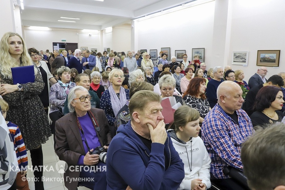 Открытие персональной юбилейной выставки Виталия Шохина «Мой вернисаж» на Камчатке. Фоторепортаж. Фото: Виктор Гуменюк\ИА "Камчатка". Фотография 30