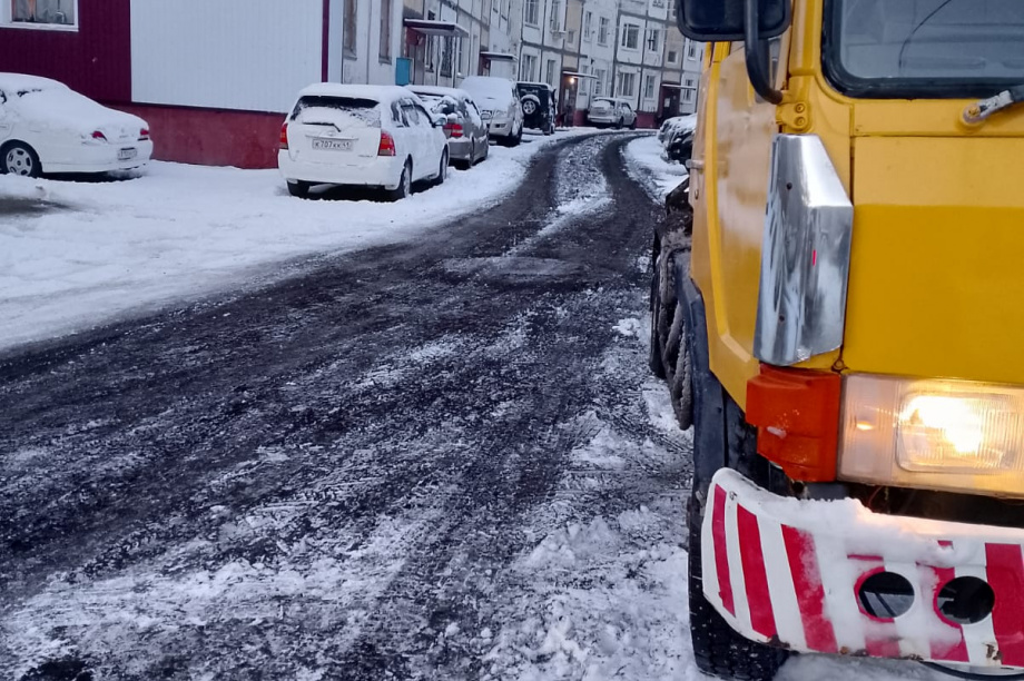 Спецтехника вышла на расчистку столицы Камчатки от снега. Фото: администрация ПКГО. Фотография 9