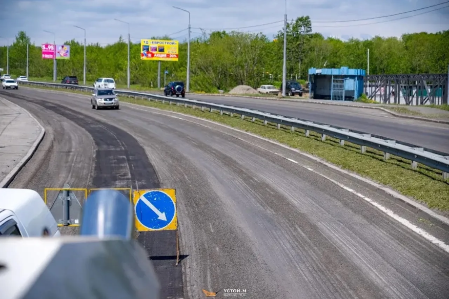 На выезде из Петропавловска-Камчатского ввели реверсивное движение . 