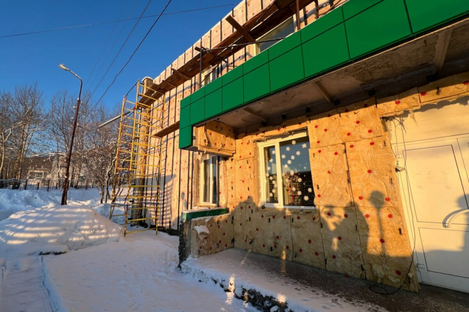 Завершается капремонт фасада Корякской окружной больницы. kamgov.ru. Фотография 1