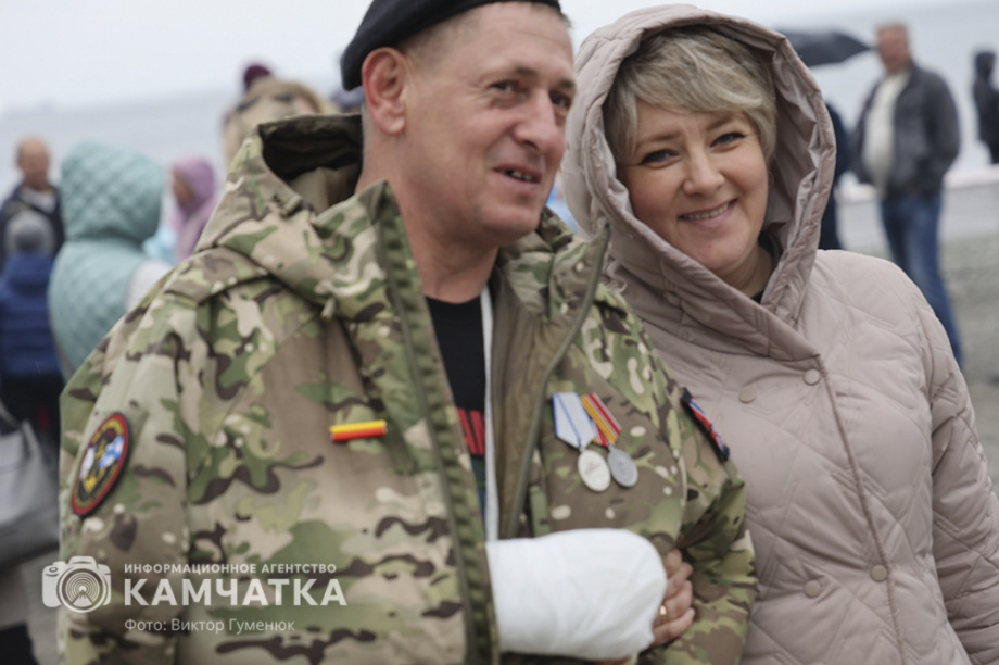 День России отметили на Камчатке многонационально, с митингом, концертом и детскими забавами. . Фотография 30