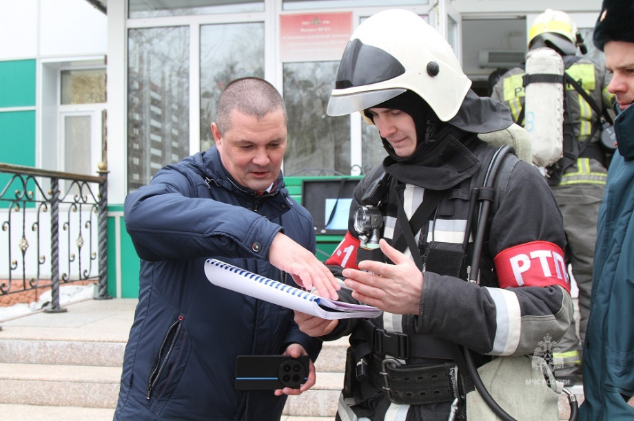 На Камчатке прошли пожарно-тактические учения в паратунском санатории. Фото: МЧС РФ по Камчатскому краю  . Фотография 4