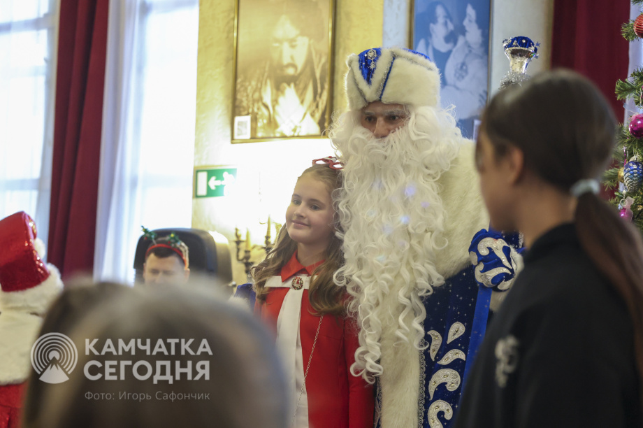 Пятьсот детей побывали на Губернаторской ёлке на Камчатке. Фото: ИА «Камчатка»/Игорь Сафончик. Фотография 56