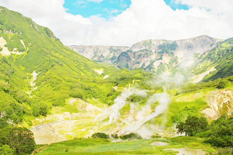 Сертификат на полёт в Долину гейзеров станет доступен для выпускников школ с 20 июня. Фото: kamgov.ru