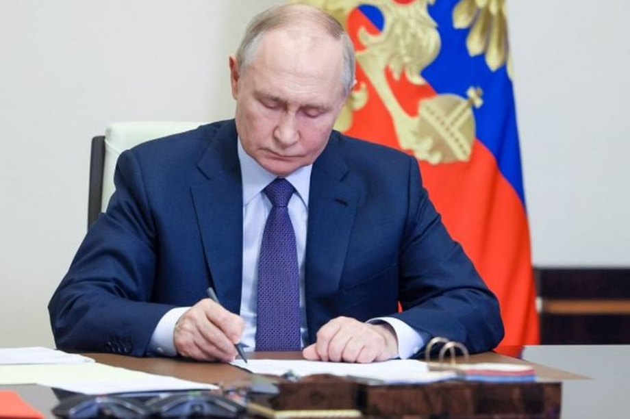 Президент России Владимир Путин подписал закон о федеральном бюджете на ближайшие три года. Фото:kremlin.ru