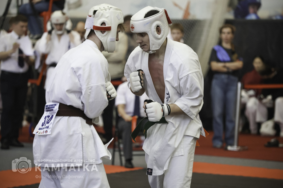 На Камчатке состоялся Чемпионат и первенство ДФО по каратэ-киокусинкай (фоторепортаж). Фото: «Камчатка Сегодня» \ Игорь Сафончик. Фотография 98