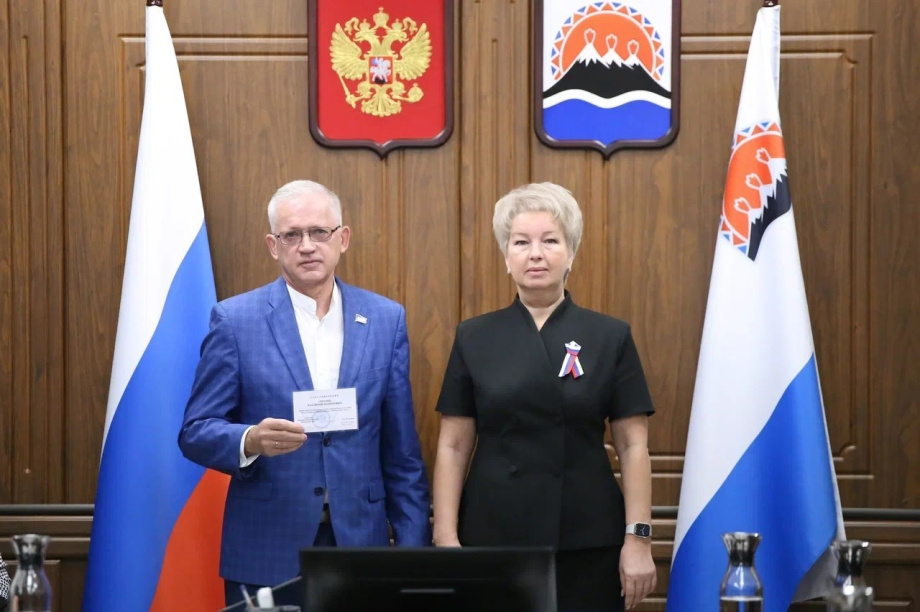 Депутаты Законодательного Собрания Камчатского края 5-го созыва получили удостоверения об избрании. Фото: Законодательное собрание Камчатского края. Фотография 15