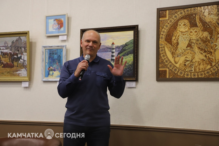 Презентация энциклопедического издания «Времен связующая нить. Художники Камчатки». Фоторепортаж. Фото: Виктор Гуменюк. Фотография 9
