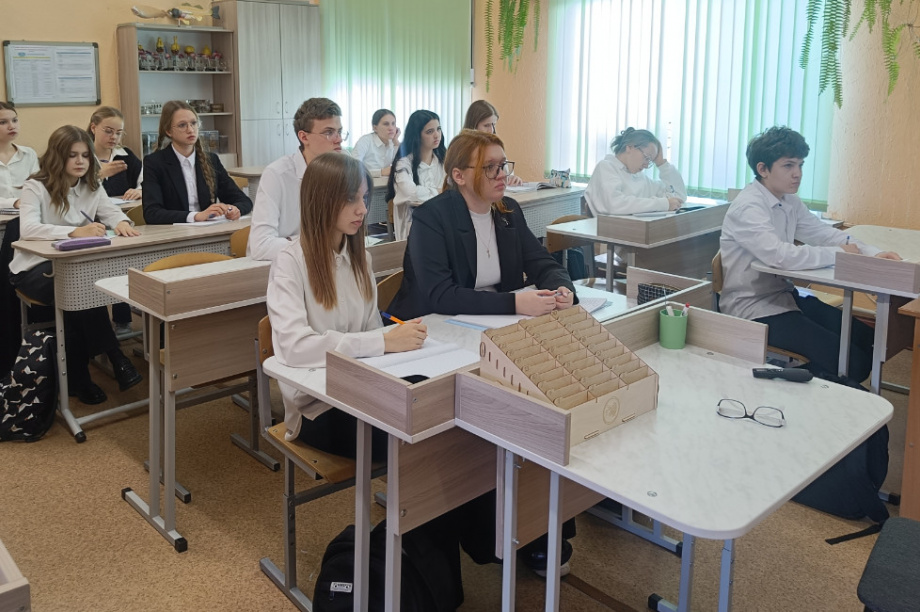 Проект «Химбио +» запустили в средней школе № 33 Петропавловска-Камчатского. Фото: администрация ПКГО. Фотография 5