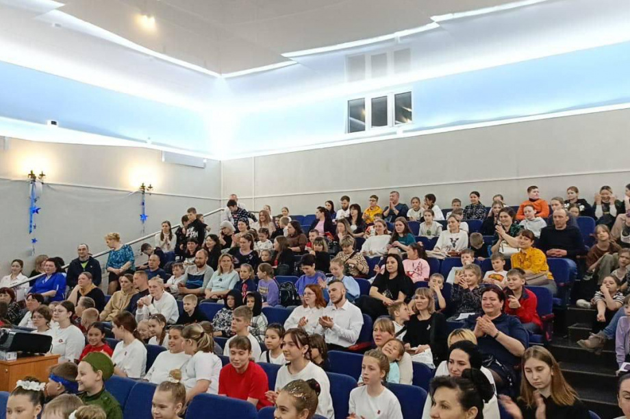 Благотворительная школьная акция в помощь военнослужащим СВО прошла на Камчатке. Фото: ПКГО. Фотография 5