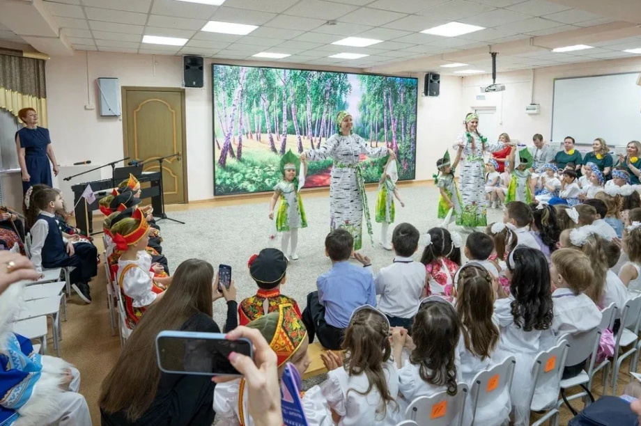 Семейный фестиваль с гала-концертом и подарками для всех прошел на Камчатке. Фото организаторов. Фотография 1