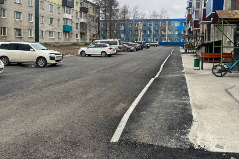 В Камчатском крае продолжается работа по благоустройству дворовых территорий в рамках программы «1000 дворов Дальнего Востока». Фото: kamgov.ru. Фотография 2