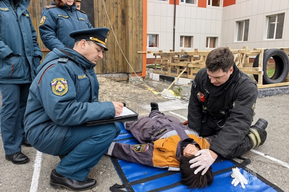 Огнеборцы СПСЧ МЧС стали лучшими на Камчатке по «работе в дыму». Фото: МЧС РФ по Камчатскому краю  . Фотография 8