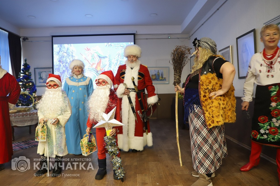 Святочные традиции вспоминали в краевой библиотеке Камчатки. Фото: Виктор Гуменюк. Фотография 25